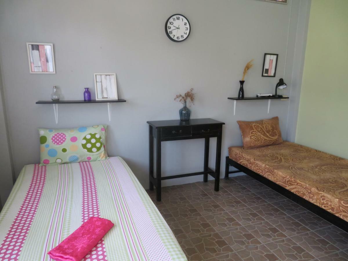 Same Same Guesthouse, Bar & Restaurant (Adults Only) Haad Rin Exterior foto